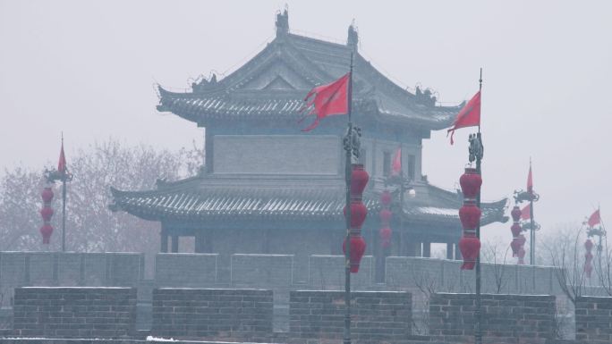 雪中的西安古城墙，中国。