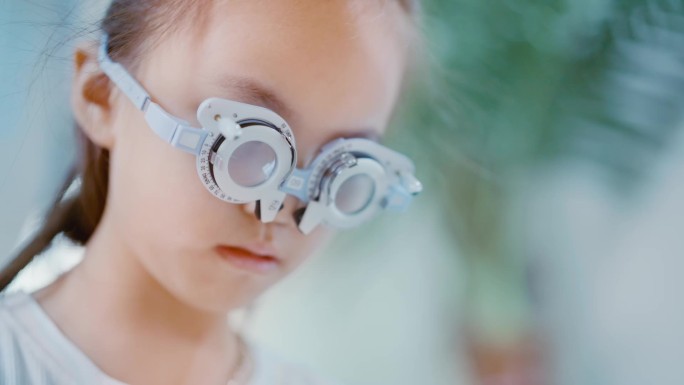 儿童近视假视近视配眼镜荧光增强器测量视力