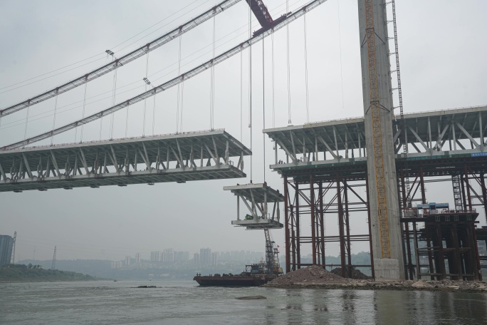 泸州长江二桥吊装作业延时