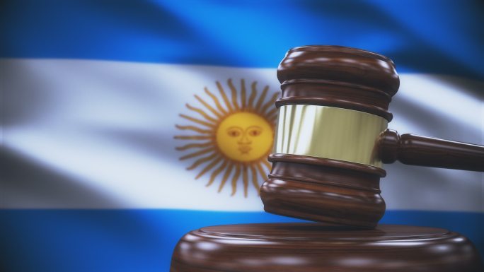 阿根廷国旗背景的盖尔法官