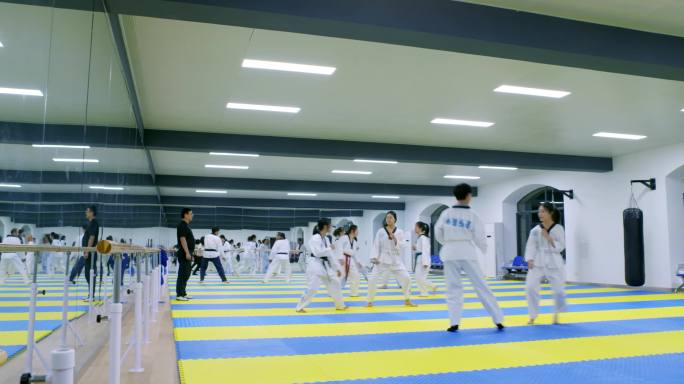 4K-跆拳道训练班体育运动学生社团健身馆