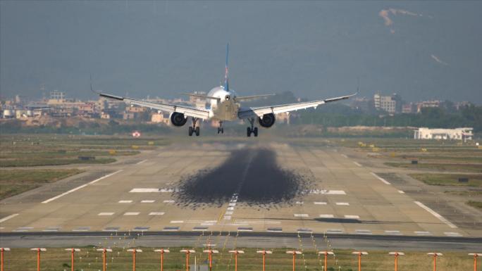 广州白云机场大型商业客运飞机跑道降落