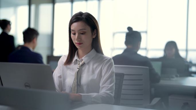 商务办公 女员工办公 办公室场景 工作
