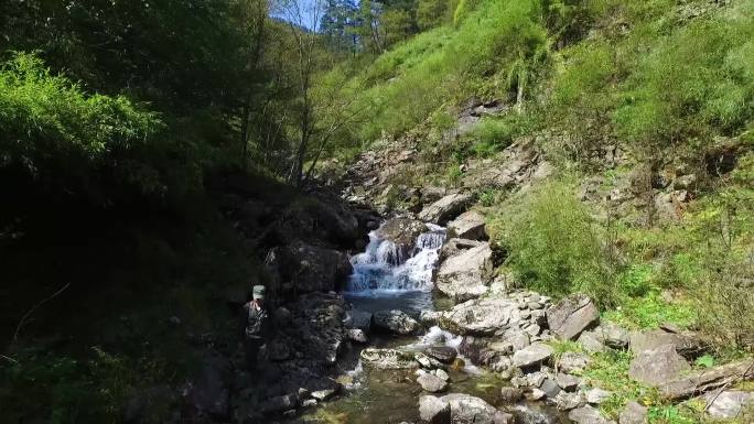 秦岭护林员巡山航拍