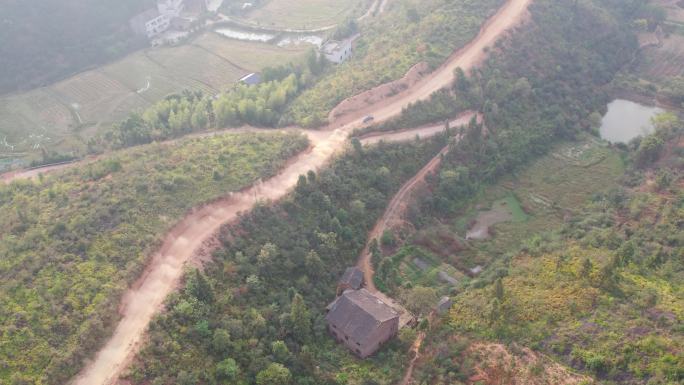 湖南衡阳鸡公岩山路上飞驰的汽车