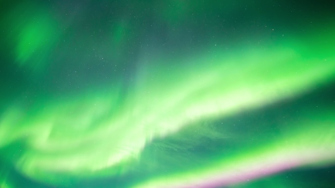冰岛夜空中的北极光（极光）或极光