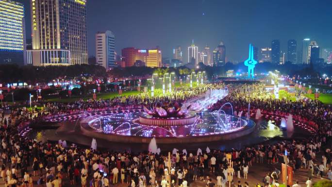 济南泉城广场喷泉表演 夜景