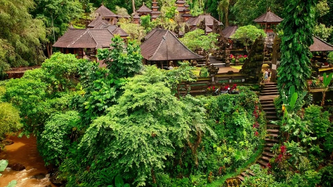 森林中的寺庙信仰建筑群