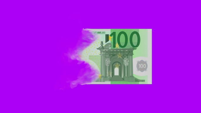蓝屏上燃烧的100欧元钞票，Chroma键动画，欧洲钞票在火焰中消失。金融危机、灾难、损失、衰退、失
