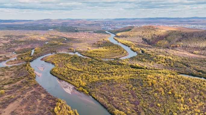 秋天蜿蜒河流（内尔蒙古根河湿地）