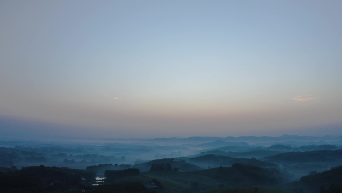 天刚亮 晨光 早晨 山峦 远景 晨雾