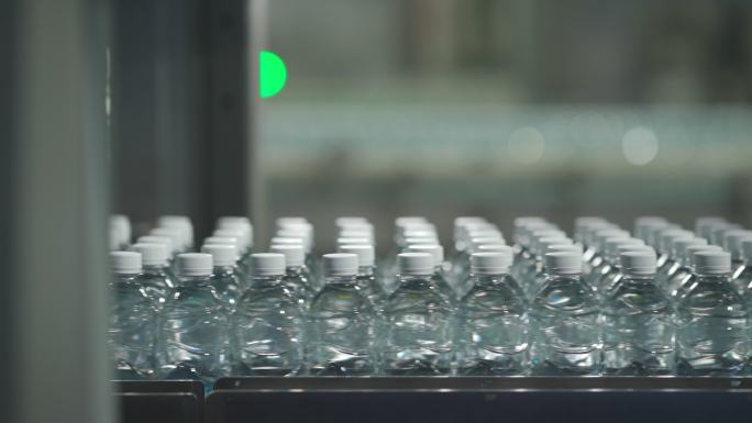 矿泉水工厂生产线水瓶标签加工