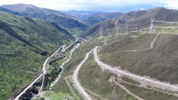 高原航拍高山电塔