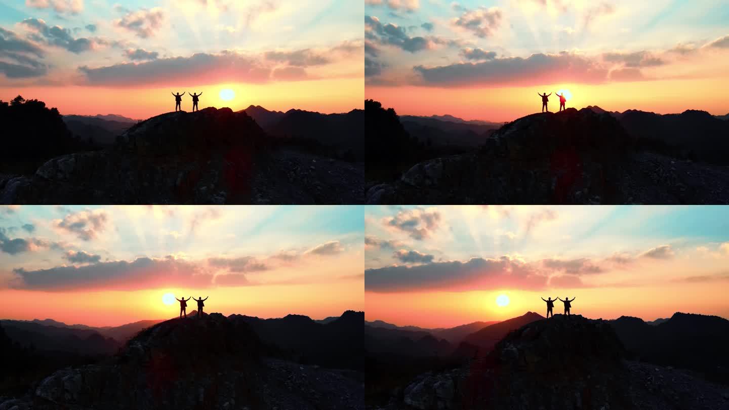 男人登上山顶张开双臂拥抱太阳4k视频素材视频素材,延时摄影视频素材下载,高清3840X2160视频素材下载,凌点视频素材网,编号:483373