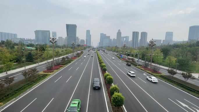 城市高楼大厦车流成都剑南大道