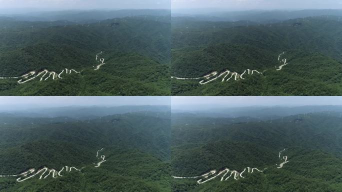 秦岭山里的风力发电和蜿蜒公路