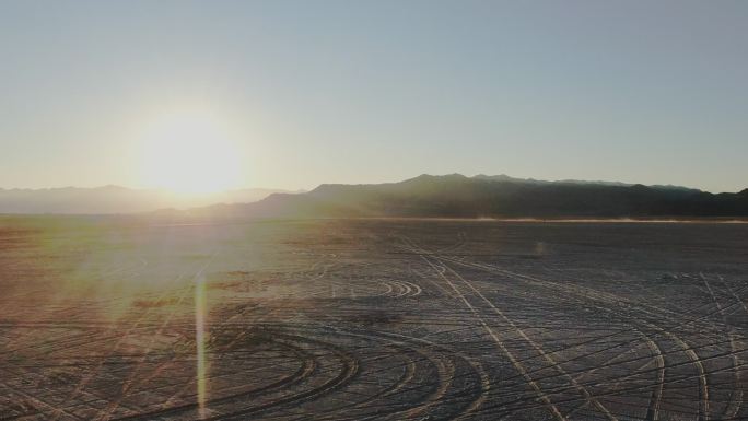 日落前，阳光灿烂，波恩维尔盐滩的时间流逝