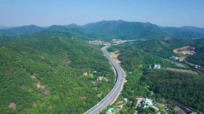 盘山路绿色山区高速道路村村通