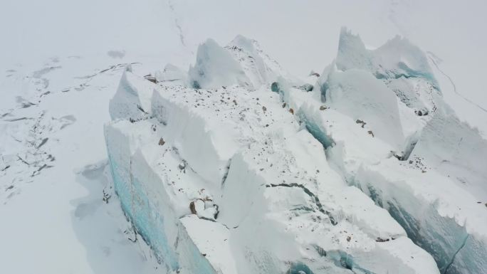 航拍冬天西藏来古冰川蓝冰