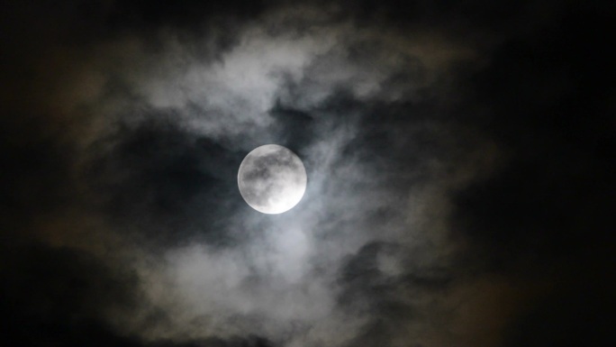 满月遮天蔽月乌云密布