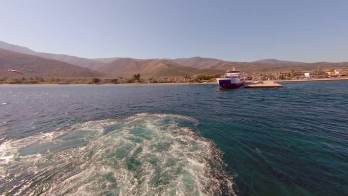 在爱琴海巡航出海船尾视角生态环境