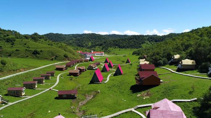 陕西宝鸡关山牧场别墅露营小屋航拍