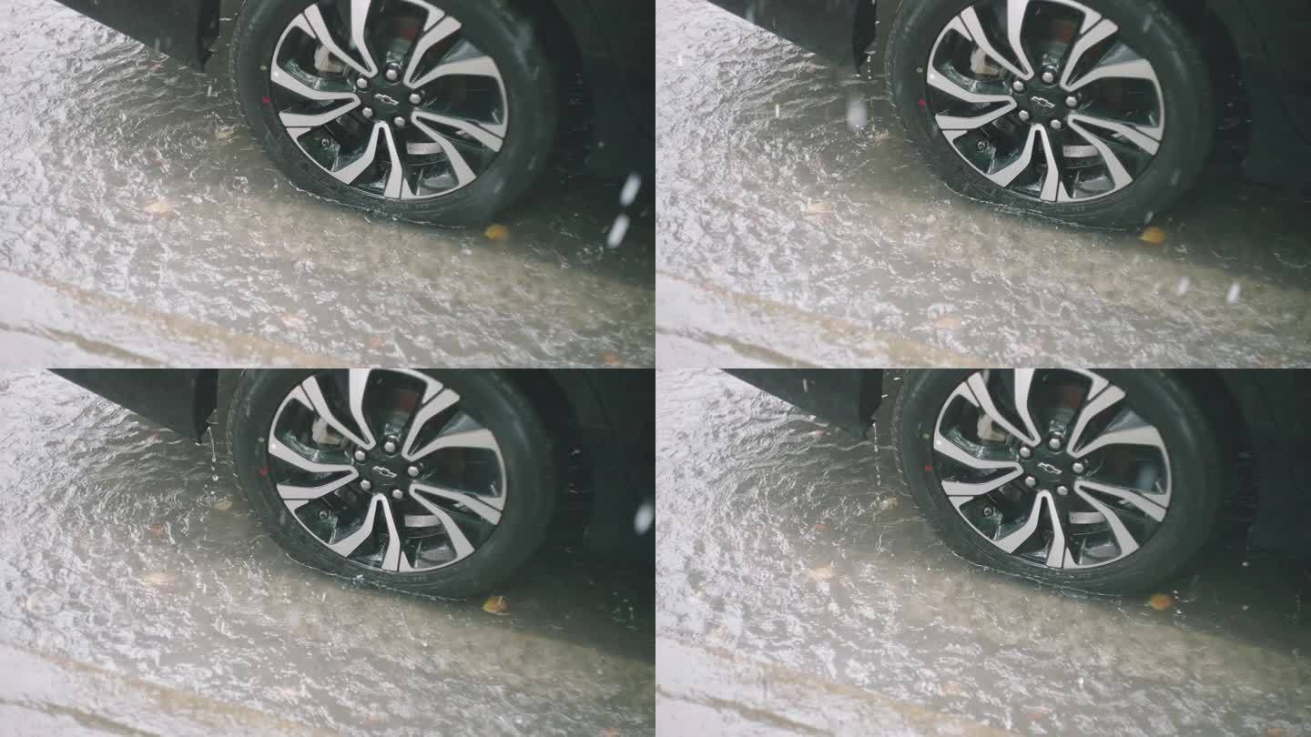 暴雨大雨车辆轮胎在水里
