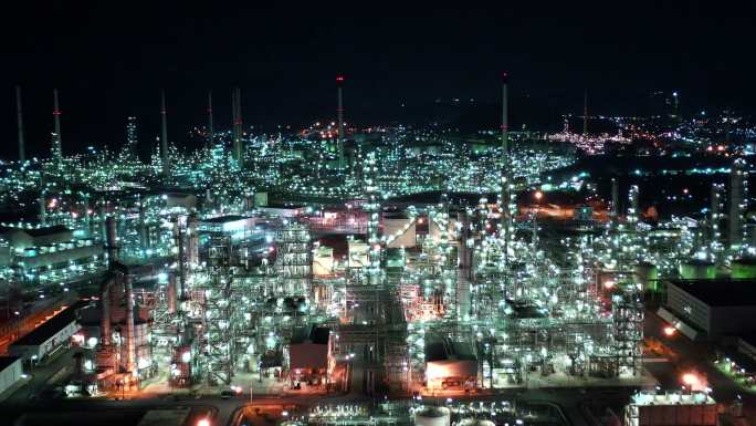 空中夜间炼油厂工业