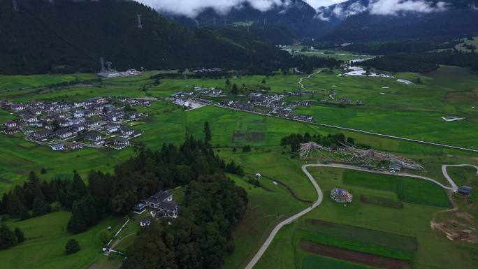 航拍雨后的鲁朗镇扎西岗村田园风光