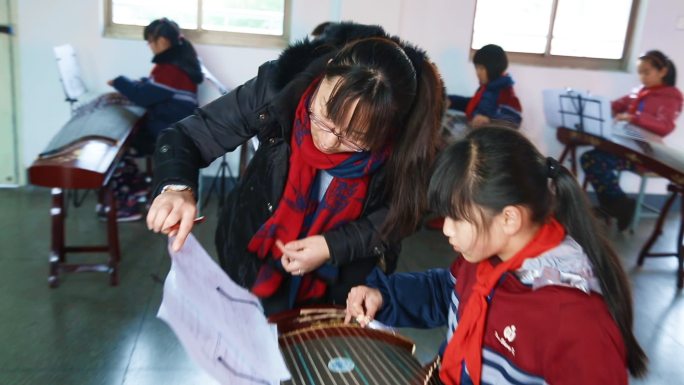 小学生 学习古筝 古筝练习 乐器演奏