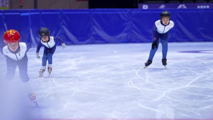 冬奥会冬奥馆短道速滑场馆青年儿童训练2