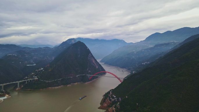航拍雨后长江三峡巫峡口