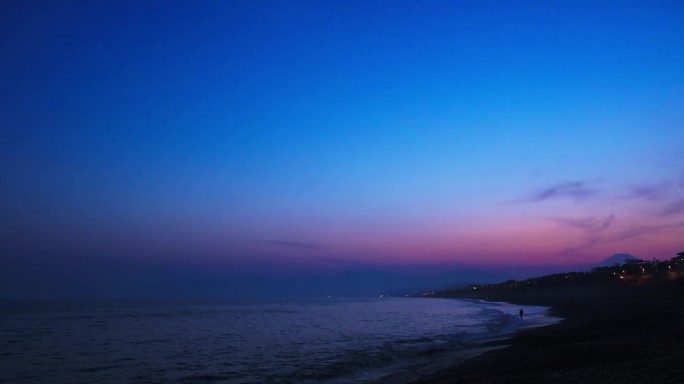 海边夜景红蓝紫