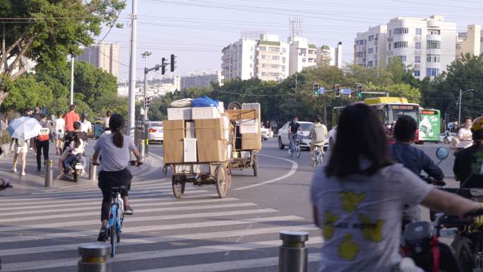 街头 车流 人流 十字路口 城市街头