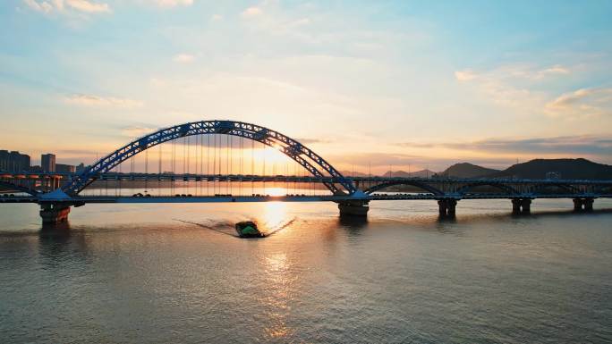 原创航拍杭州 夕阳下的钱塘江复兴大桥