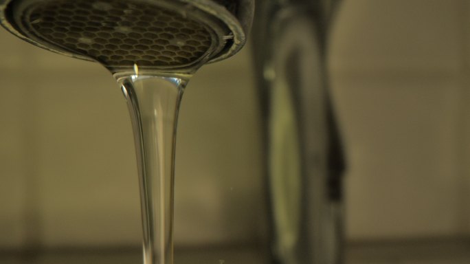 厨房水龙头：概念水流放水洗手池