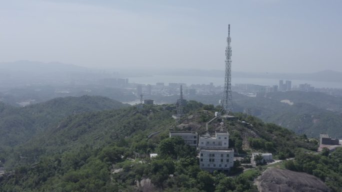 山顶信号塔