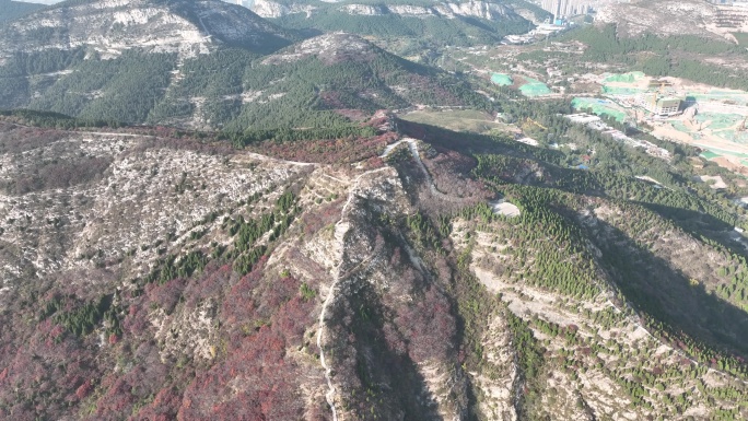 航拍济南蚰蜒山红叶