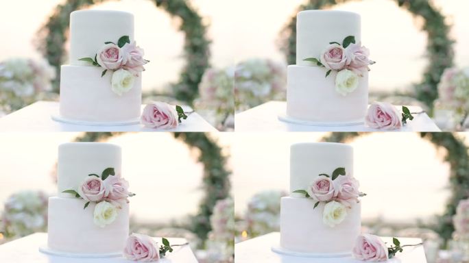 美丽的婚礼蛋糕装饰着鲜花和白色的色调。