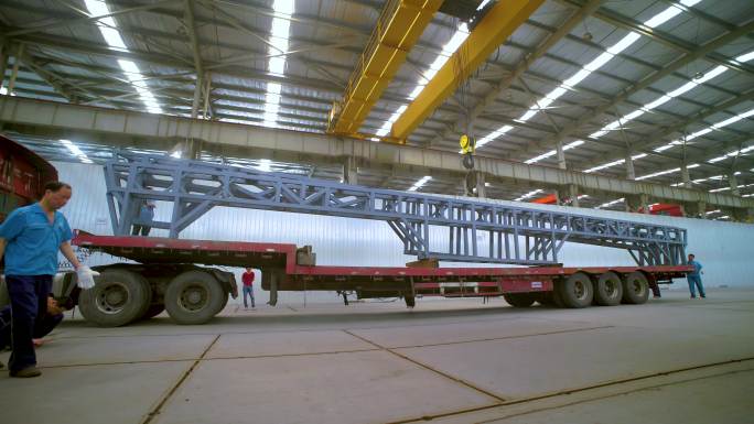 基础建设 大型工厂 卡车