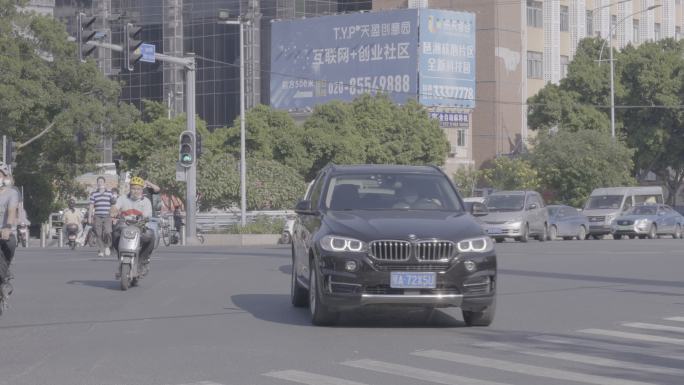 街头 车流 人流 十字路口 城市街头