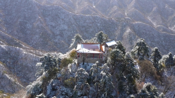 秦岭山脉南五台冬季雪景航拍镜头