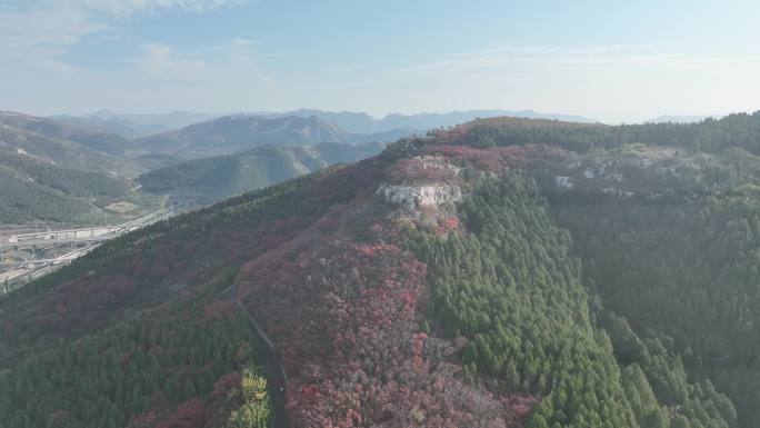 航拍济南蚰蜒山红叶