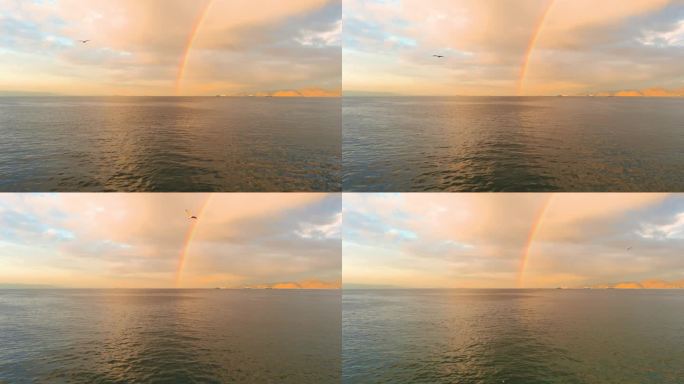 海上的彩虹。水天一线海平面海岸