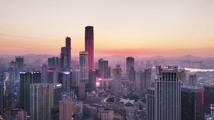 日落下的现代城市鸟瞰图