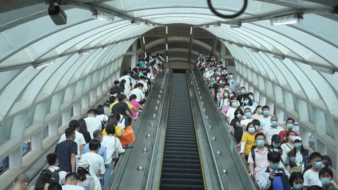 地铁拥堵交通口罩上班族人流