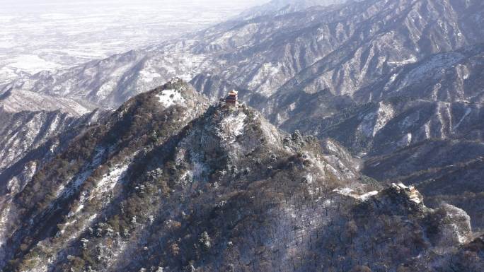 秦岭山脉南五台冬季雪景航拍镜头