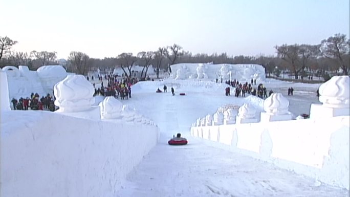 哈尔滨 打滑梯  冰雪  打冰滑梯