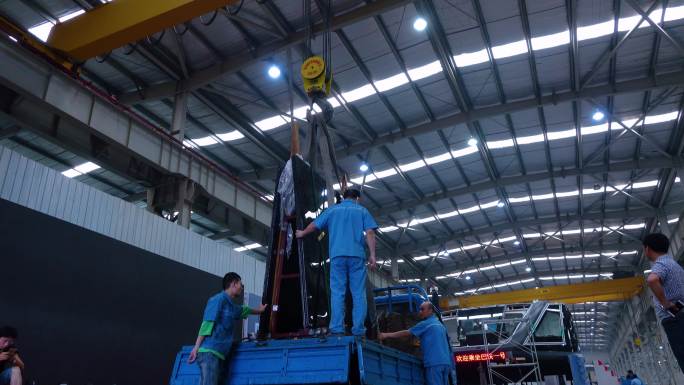 基础建设 大型工厂 工厂工人