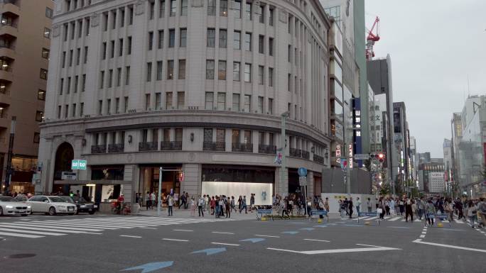日本东京的4K摇摄倾斜银座和光。